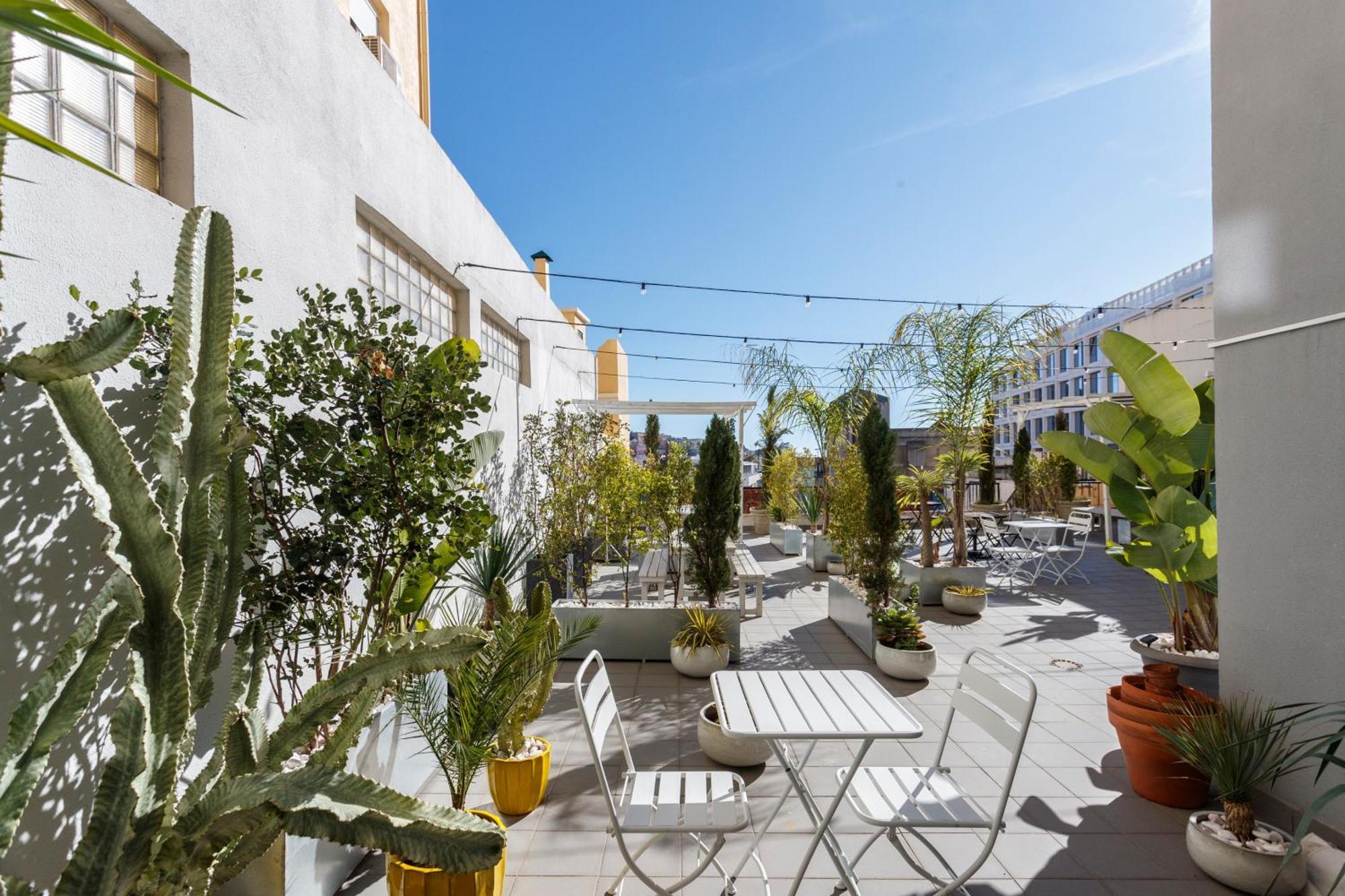 Gin O'Clock In Lisbon - By Misha'S Place 3A Apartment Exterior photo